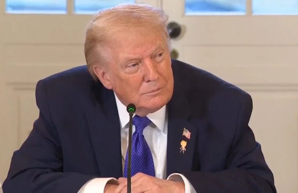 Трамп потврди: Ормускиот Теснец е целосно отворен за пловидба