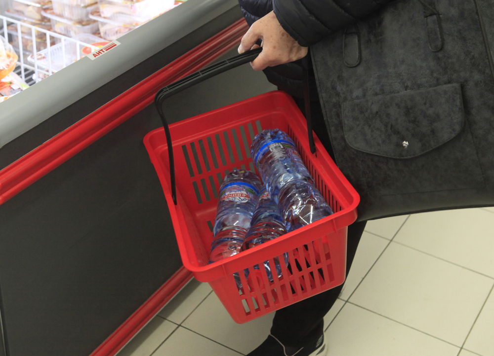 Од 25 мај Чачак е без вода: Владата ќе испрати 330.000 шишиња вода од 0,5 литри