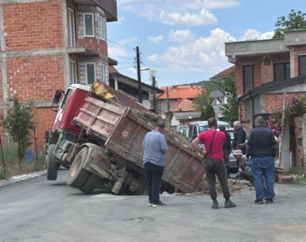 Камион пропадна на улицата „Аџи Мустафа“ во Охрид