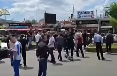 ВИДЕО: Со жив штит се спречува затворањето на нелегалниот пешачки премин кај Бит-пазар