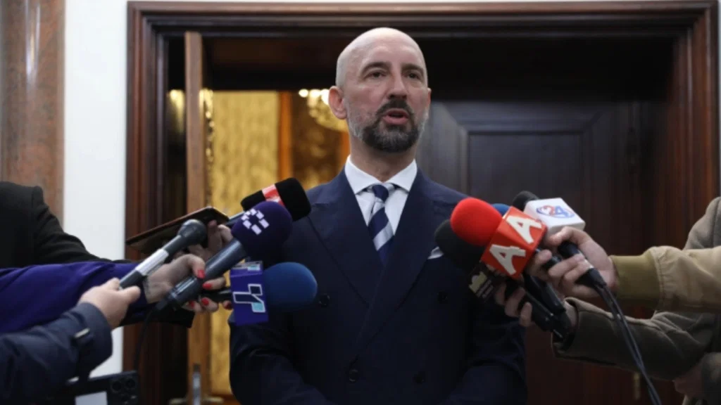 СДСМ бара итна оставка од јавниот обвинител Савески: Мицкоски му диктира задачи и врши притисок