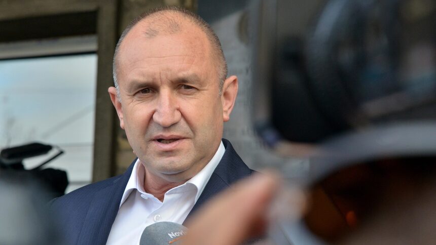 Бугарски медиум: Режимот доаѓа тивко, во зелени чорапи