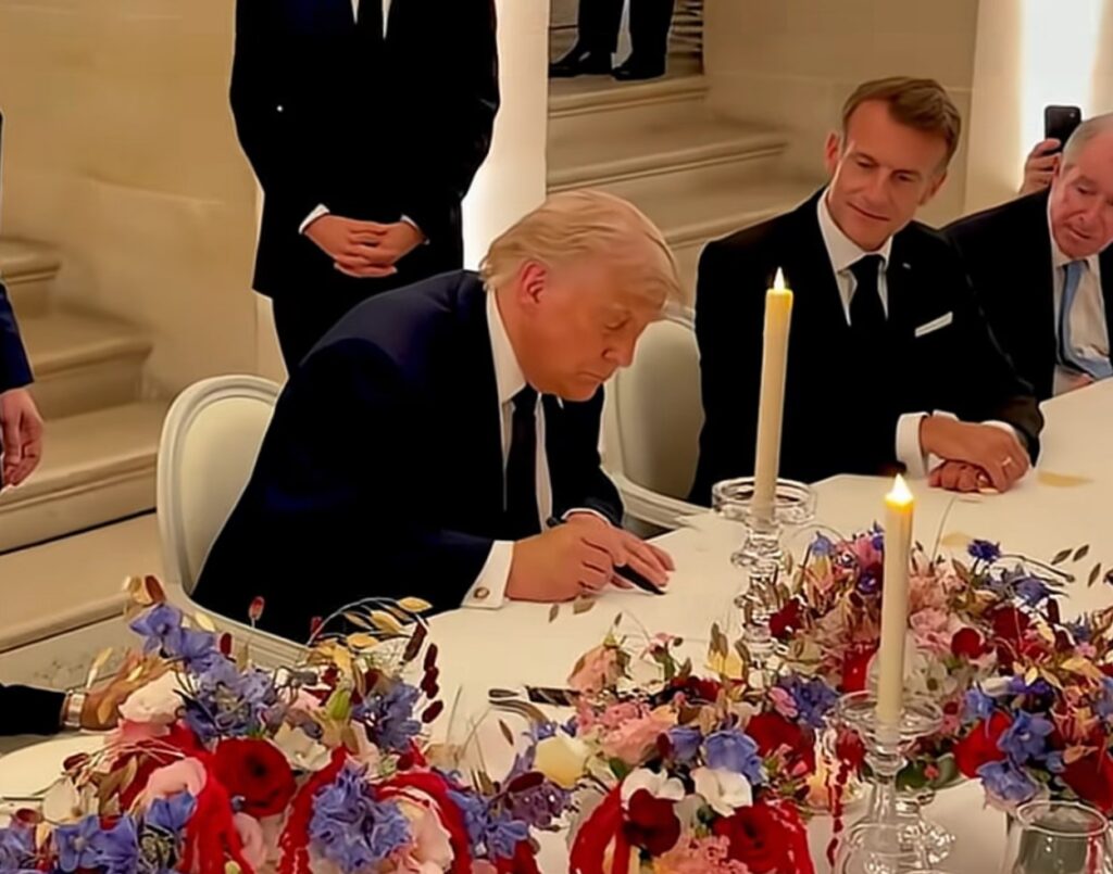 Трамп го потпиша мировниот договор со Иран. Во Израел завладеа очај, Техеран слави