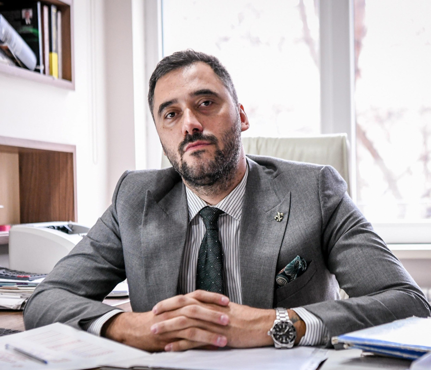 „Битолската полиција уапсила шест деца кои ја завршиле нивната работа“ – Јанаки Митровски бара слобода за битолчаните