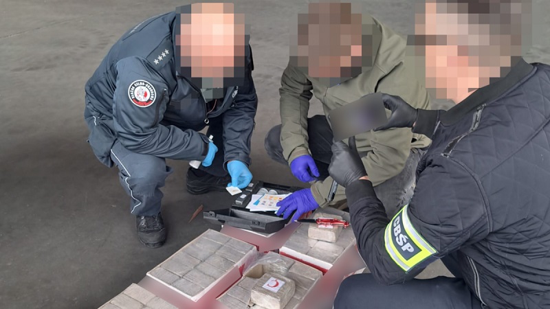 (Видео) Полска заплени околу еден тон хероин вреден 52 милиони евра, бил криен во декоративни тули