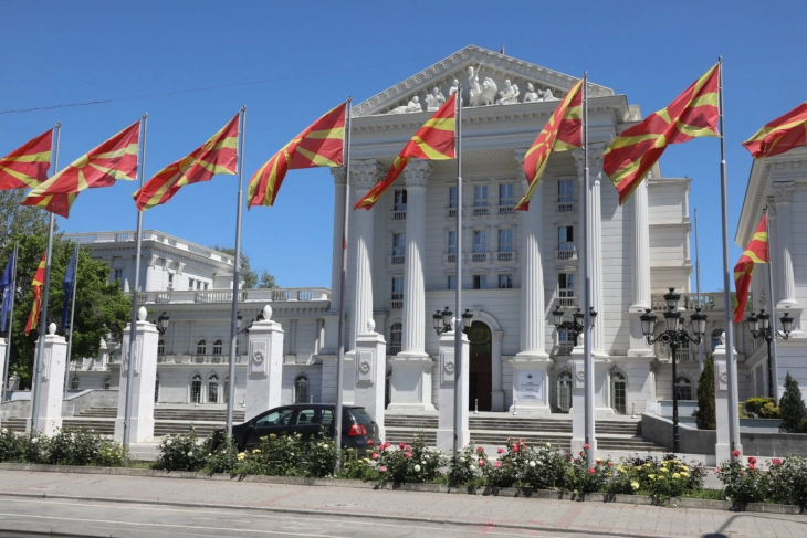 Владата за најавената реконструкција: Со оглед на тоа што разговорите се во рана фаза и станува збор за чувствителен процес кој бара сериозен пристап, во овој момент не би навлегувале во детали