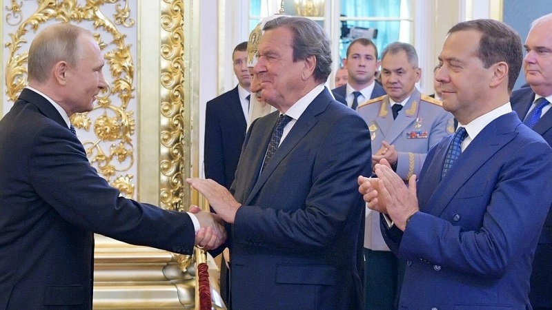 Во Кремљ средба Путин – Шредер