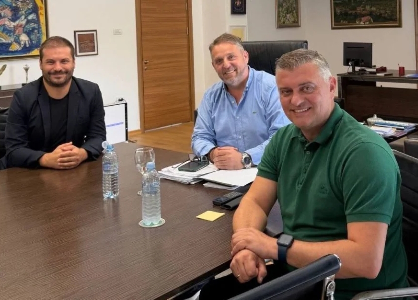 Лукровски седна пак на фотељата откако „оздравел“ и се јави на фејсбук